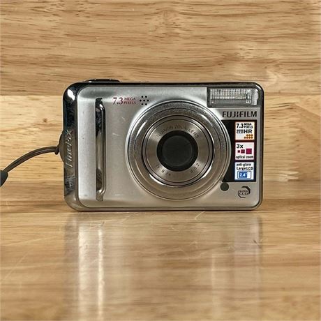 Fujifilm Finepix A700 7.3MP Digital Camera with 3x Optical Zoom