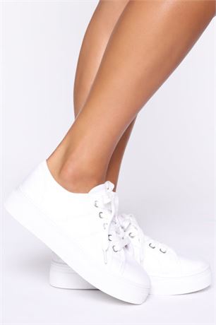 SIZE: 8 FASHION NOVA Obviously Not Sneakers - White