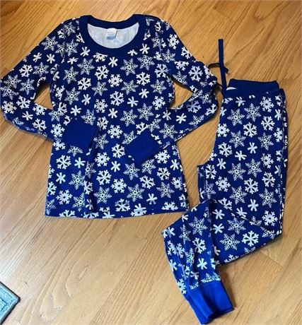 Top: XXLARGE, Pants: XLARGE - Hannah Andersson blue with white snowflake long jo