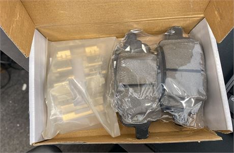 Premium Raybestos Element3 EHT™ Replacement Rear Brake Pad Set EHT1915H