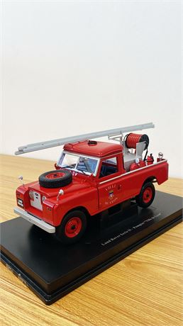 Universal Hobbies 1/18 Scale 4427 - Land Rover Series II City of Lyon Firefighte