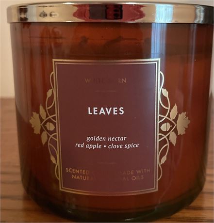 Bath & Body Works Leaves Scented Candle VIII. 411 G